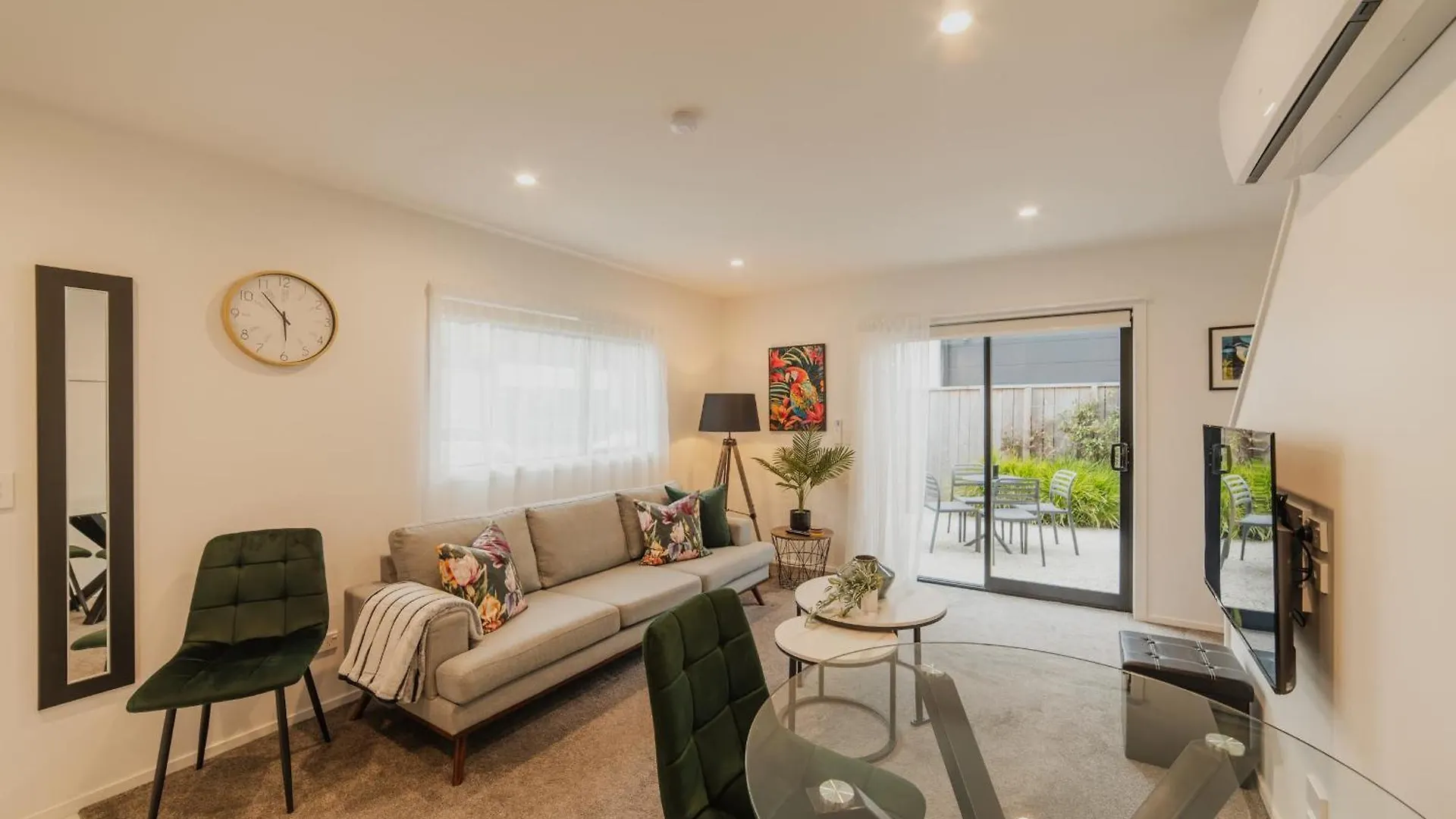 Bright City Base - 1Bed Kitchen Outdoor Space Christchurch