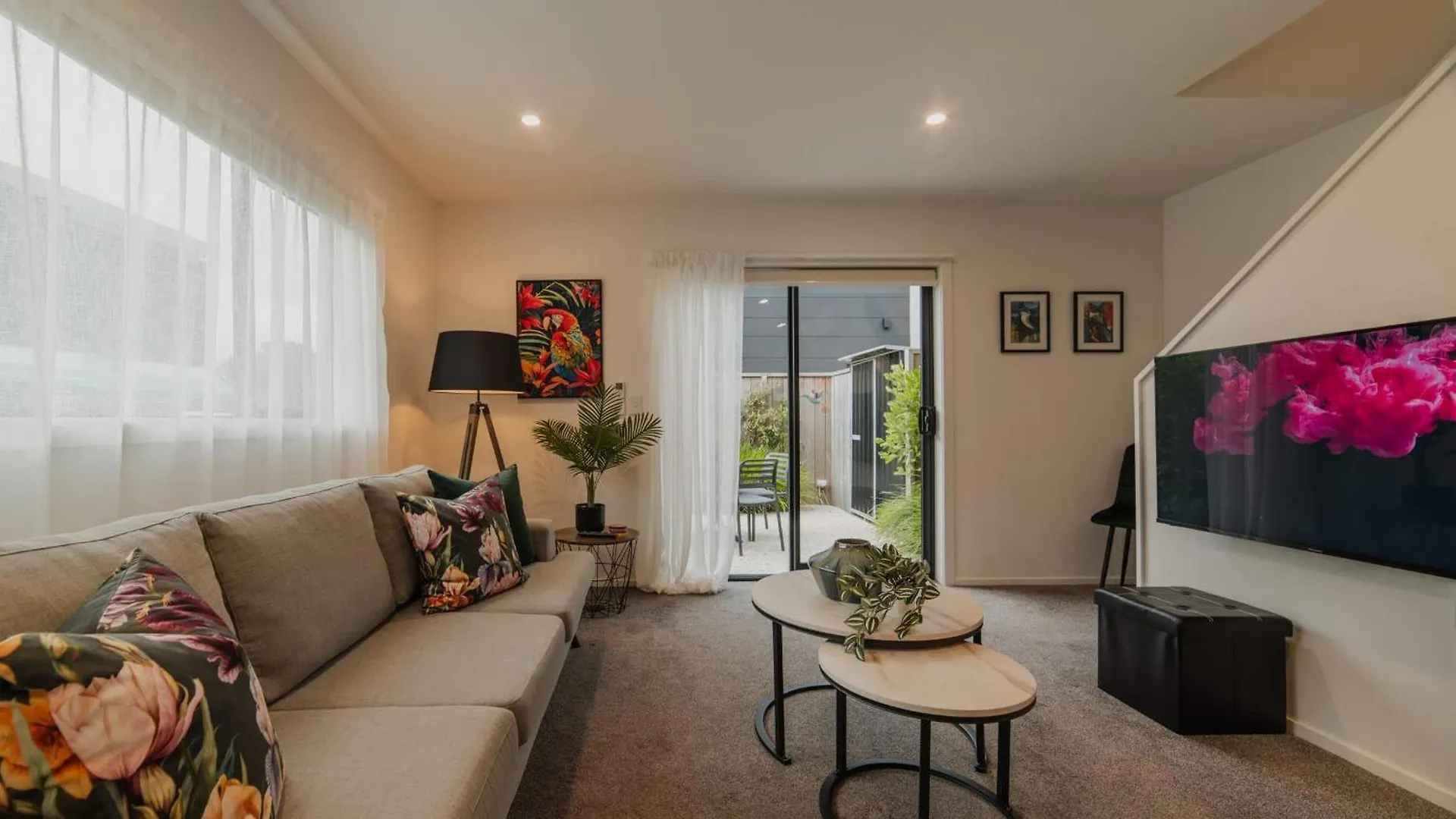 Bright City Base - 1Bed Kitchen Outdoor Space Christchurch