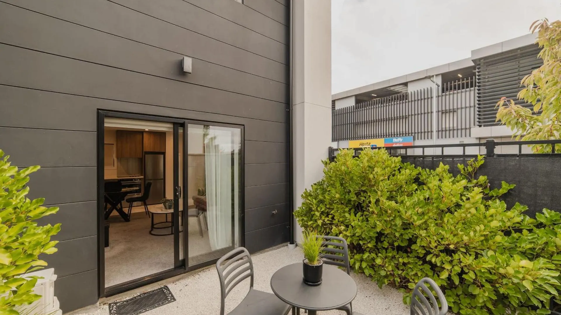 Bright City Base - 1Bed Kitchen Outdoor Space Christchurch 0*,  New Zealand